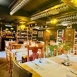 Osteria Pozzo 호텔 *